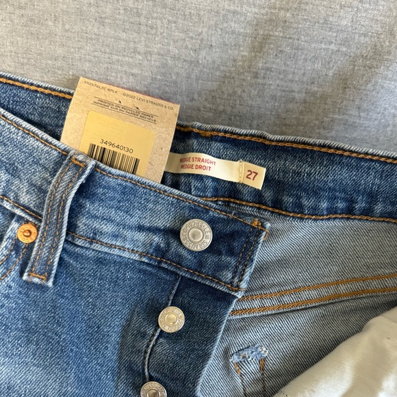 NWT Levi’s Wedgie Straight - Light Medium Wash - Picture 3 of 7